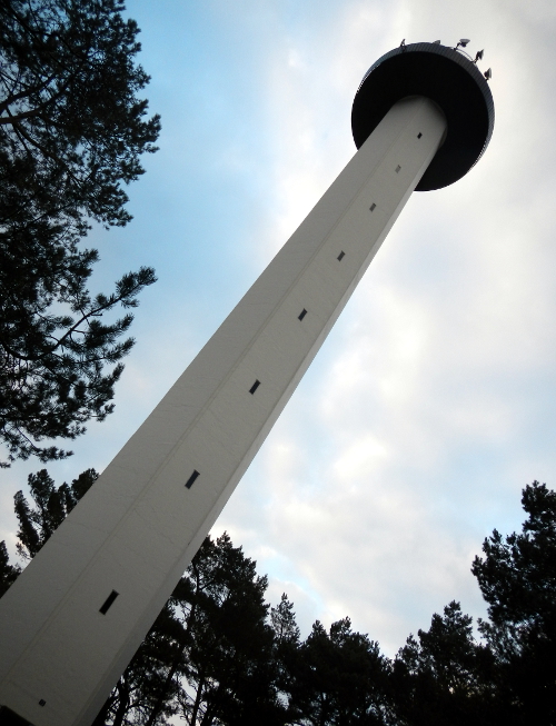 Dueodde Fyr, er bygget i 1960-62 og blev taget i anvendelse onsdag den 15. august 1962. Det er 47 meter højt.