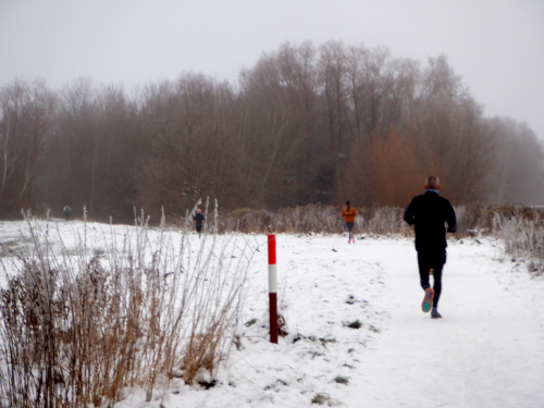 Løbere på en snedækket sti